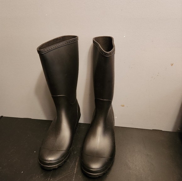 UGG Shelby Matte Black Boots - Women's 12 - Picture 3 of 5